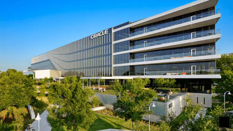 ShinyHunters Exploit Critical Oracle Zero-Day Against 100+ Organizations